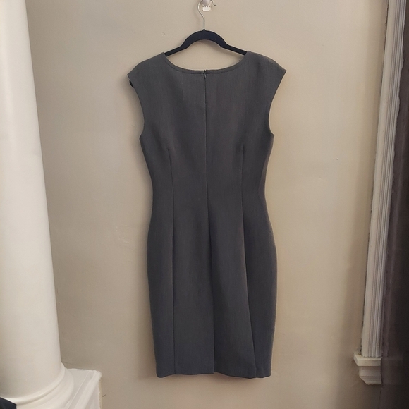 SFIZIO 6 Dark Gray VNeck Sleeveless Lined Sheath Dress - Picture 11 of 14